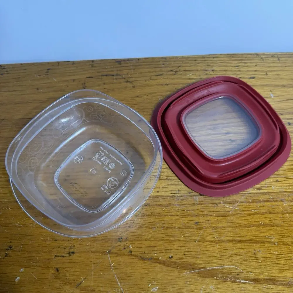 Rubbermaid Premier Storage Container 1.25 Cup Red Swirls Easy View Lid FG 7H74